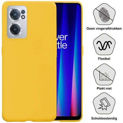 OnePlus Nord CE 2 Hoesje Siliconen Backcover Lichtgewicht - Geel
