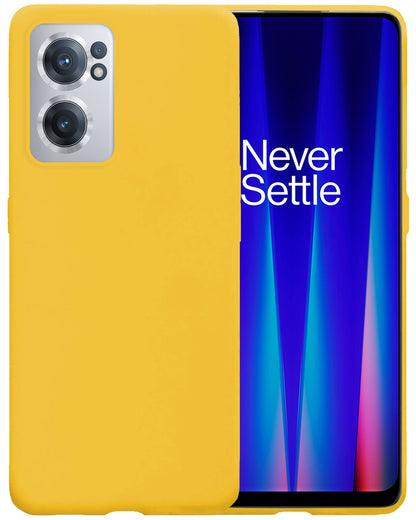 OnePlus Nord CE 2 Hoesje Siliconen Backcover Lichtgewicht - Geel